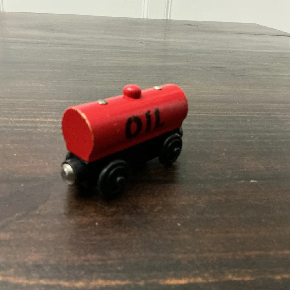 Thomas Wooden Railway Oil Car Red‎ Tanker Learning Curve 2004 Vintage Train Toy